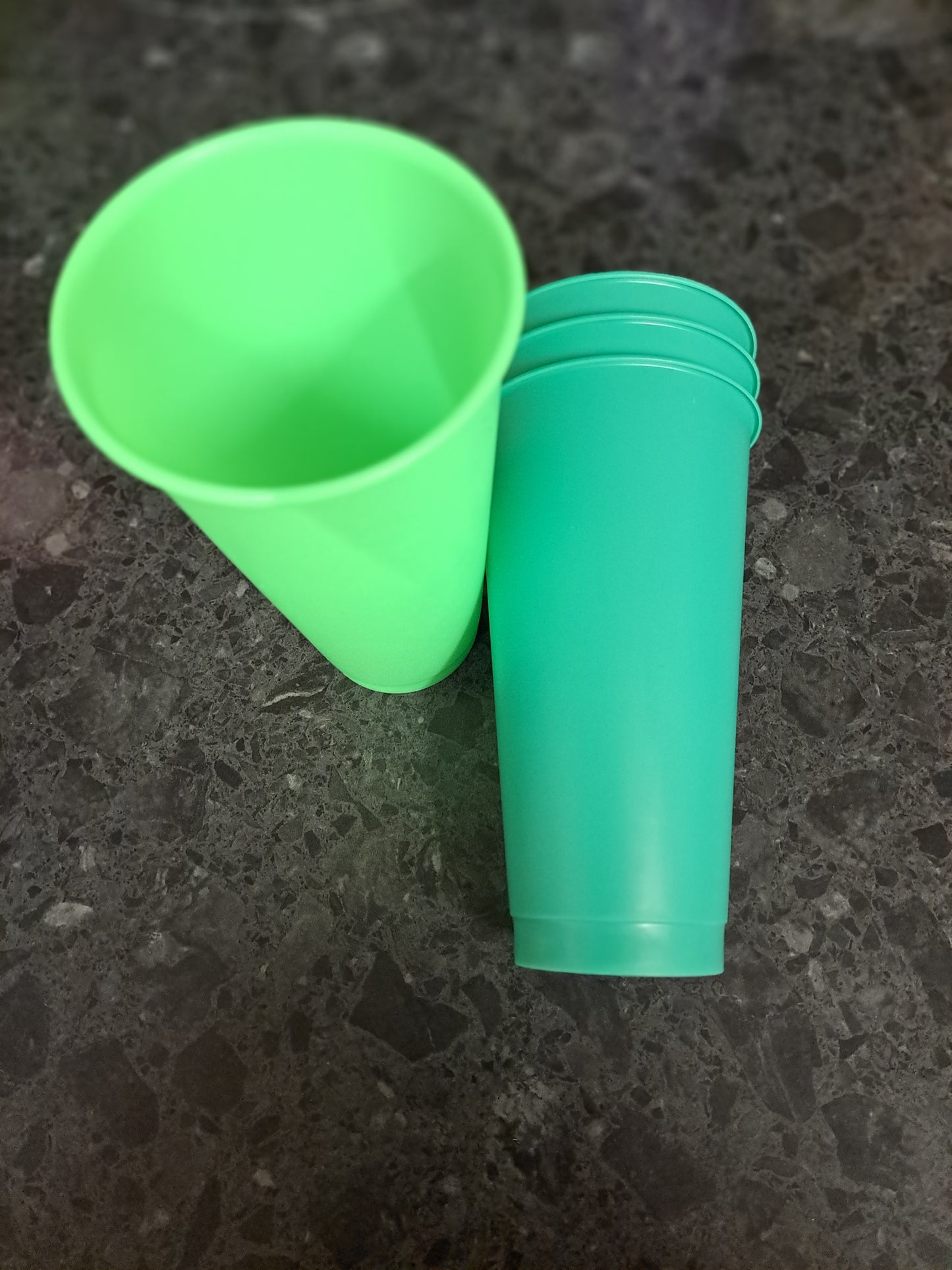 24 Oz plastic cold cups